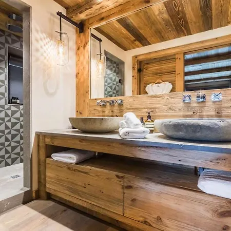 Lovely Chalet With Pool